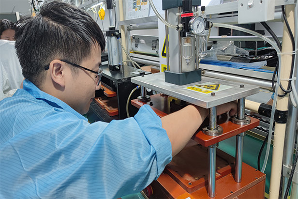 車(chē)載平板電腦組裝